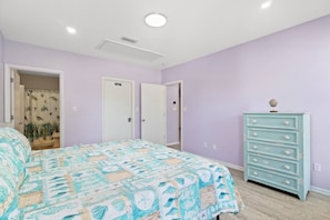 1 dormitorio, tabla de planchar con plancha, wifi y ropa de cama