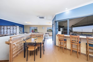 Dining - Windsurfer Beach House - No frills holiday vibe (Lancelin)