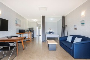 Interior - Windsurfer Beach Chalet  2 - No Frills holiday vibe (Lancelin)