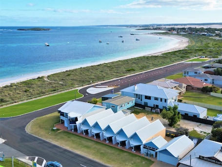 Exterior. Windsurfer Beach Chalet 4 - No frills holiday vibe