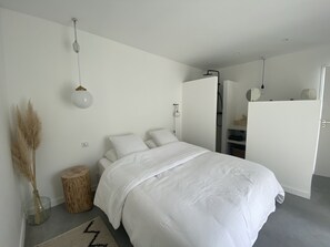 6 bedrooms, iron/ironing board, travel cot, free WiFi