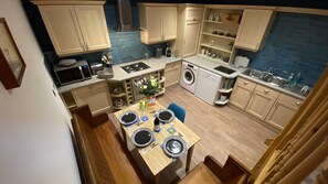 Fridge, microwave, oven, stovetop - Spacious luxury flat in Swanage, close to beach (Swanage)