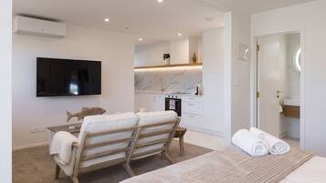 1 Schlafzimmer, Schreibtisch, Bügeleisen/Bügelbrett, Reisekinderbett