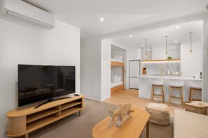 TV, Netflix, streaming services