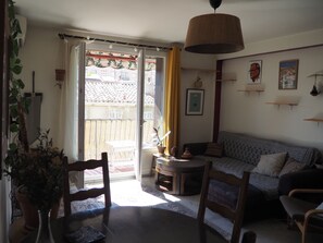 Smart TV, offices - Appartement Calme et Ensoleillé (Marseille)