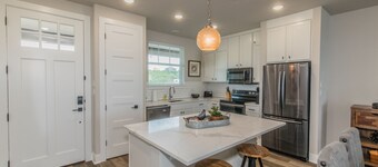 Lake front Condo 2BD/2BA w/ pool, hot tub, fire pit, gas grills, gym, & laundry.