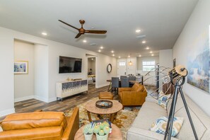 Smart TV, books, stereo