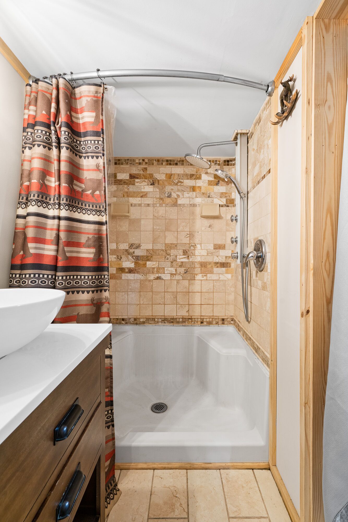 Toallas y papel higiénico