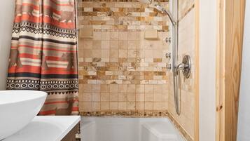 Toallas y papel higiénico