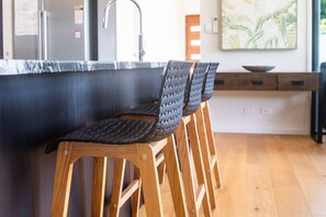 Interior - 3 Bedroom Holiday Home, Valley Views in the heart of Airlie Beach (Airlie Beach)