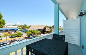 Outdoor dining - Siesta Cooler: Only Minutes Walk to Siesta Beach! (Siesta Key)