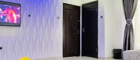 2 soverom, skrivebord, strykejern/-brett og wi-fi (inkludert)