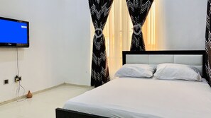 2 slaapkamers, een bureau, een strijkplank/strijkijzer, gratis wifi