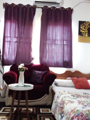 1 habitación, escritorio, wifi y ropa de cama 