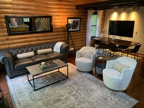 Smart TV, fireplace, stereo