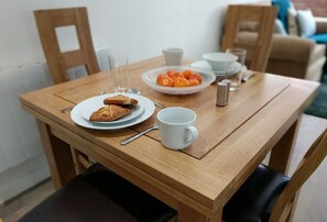 Departamento | Cocina privada | Refrigerador, microondas, horno y parrilla de estufa 