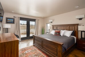 5 bedrooms, iron/ironing board, free WiFi, bed sheets