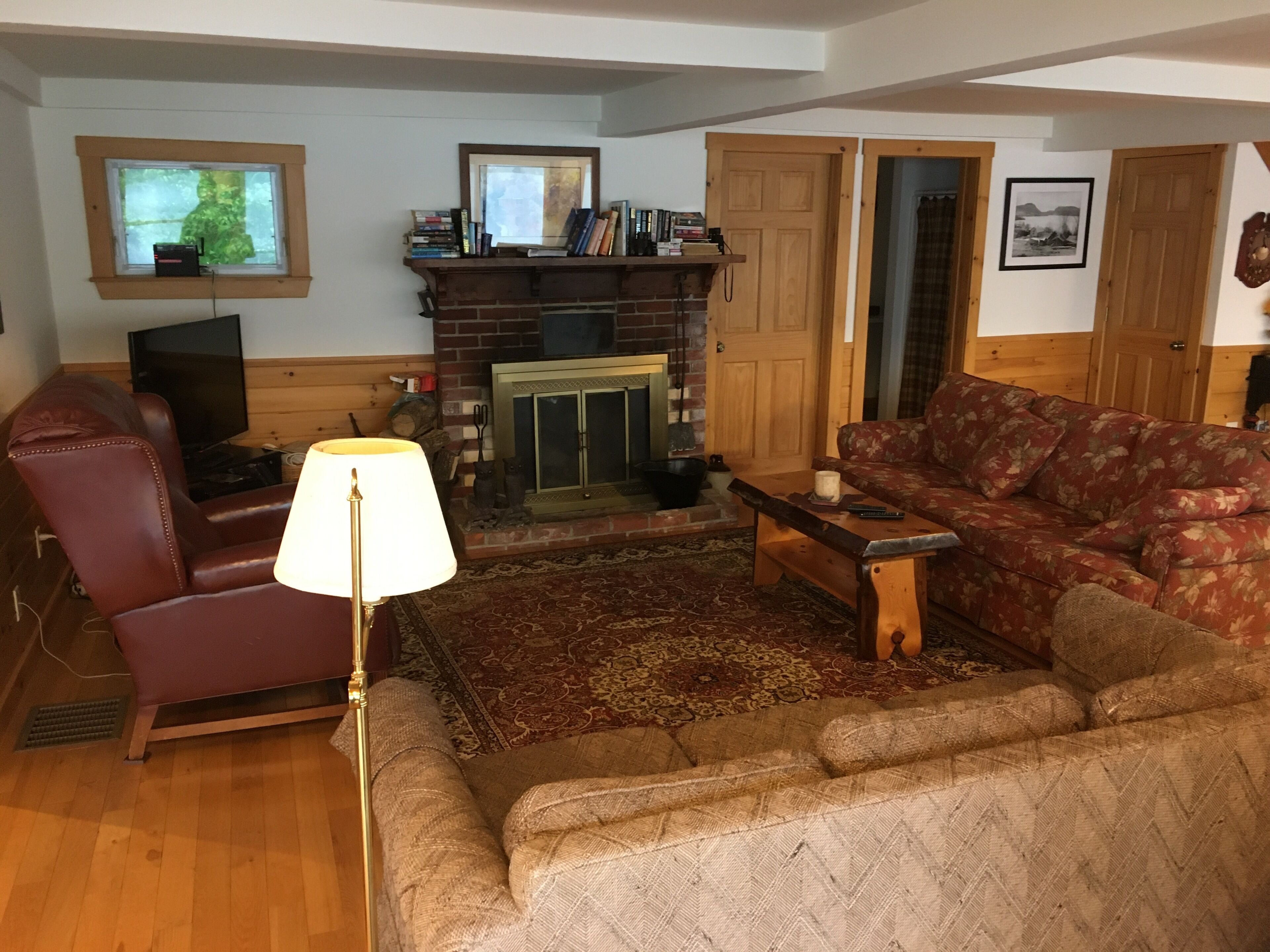 "The Willogap" Lakefront house with great mountain views