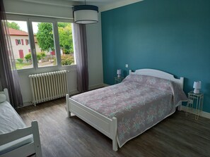 2 bedrooms, iron/ironing board, free WiFi, bed sheets - Renovated house in the center of Saint Vincent de Paul (Landes) (Saint-Vincent-de-Paul)