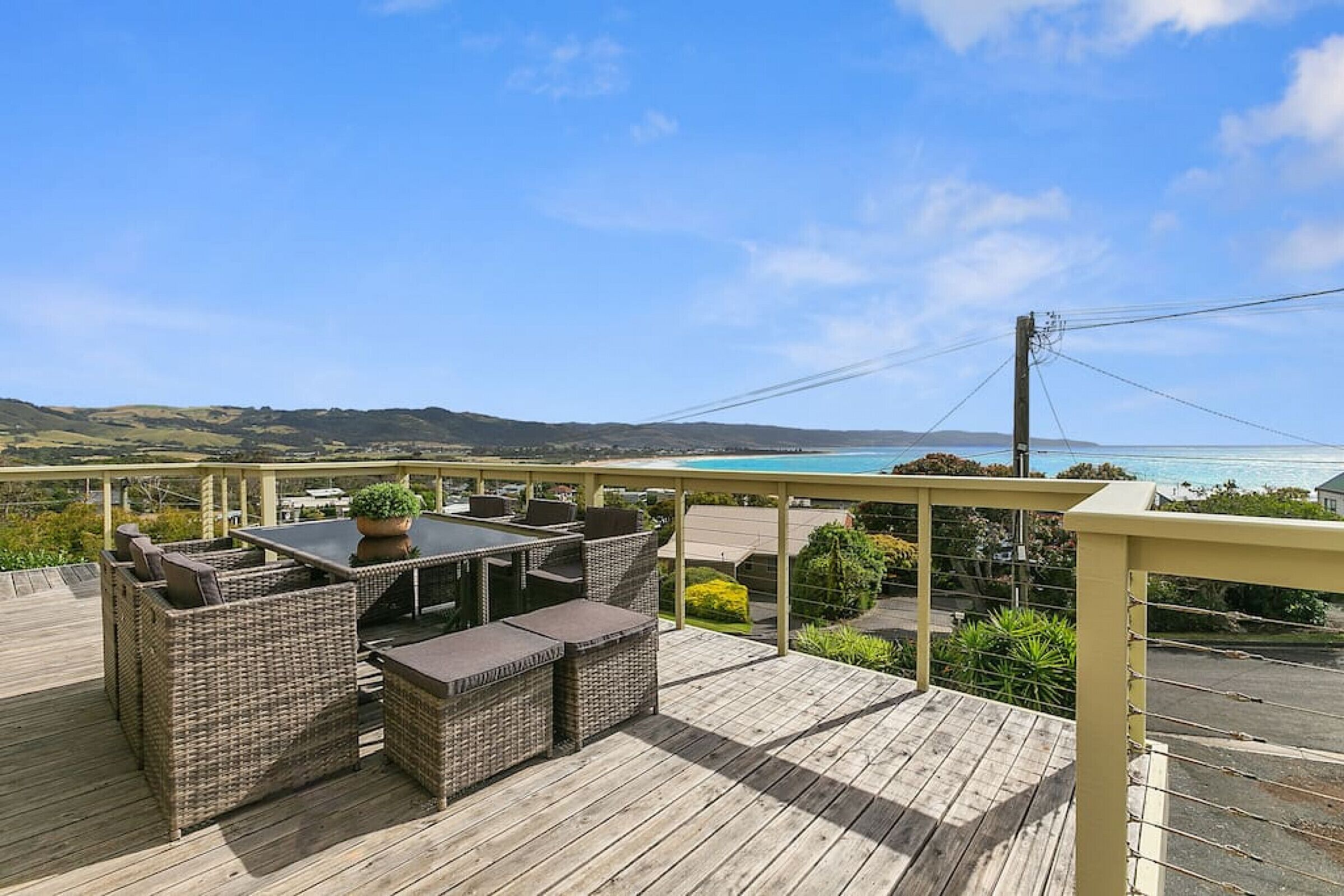 MAJESTIC VIEWS BEACH HOUSE -Ocean views sleeps 10