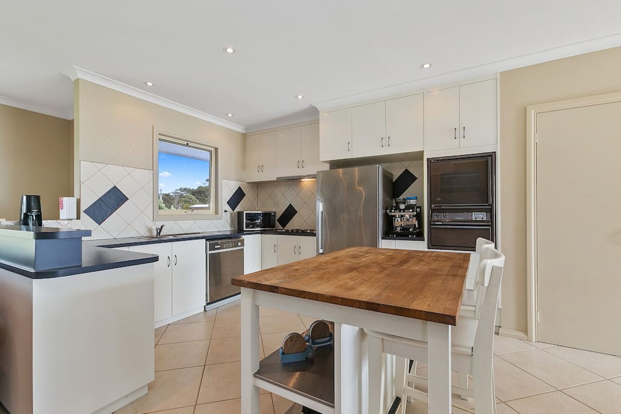 MAJESTIC VIEWS BEACH HOUSE -Ocean views sleeps 10