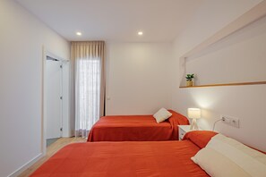 3 chambres, fer et planche à repasser