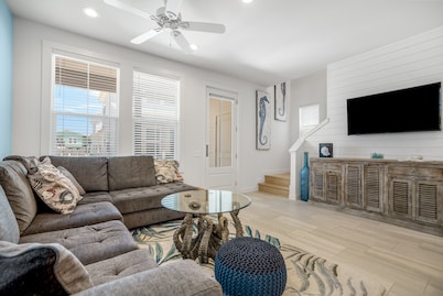 Sea Glass Cottage | Walk to Town!