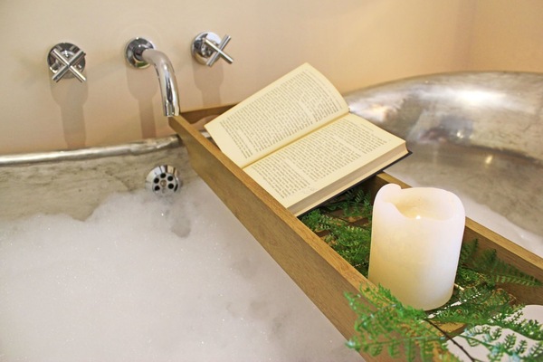 Blacksmith's Cottage, Lavenham: Relax in the luxurious, freestanding copper bath