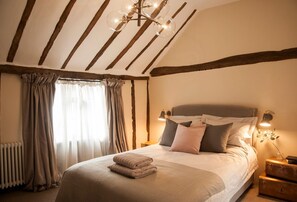 1 bedroom, iron/ironing board, Internet, bed sheets - This historic cottage is located in the very heart of Lavenham, Suffolk. (Lavenham)