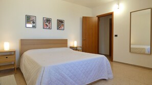 3 habitaciones, tabla de planchar con plancha y wifi gratis 