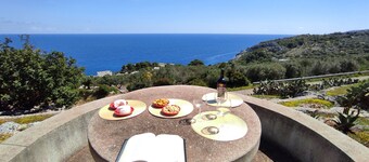 Villa Resta – Private Garden with Stunning Sea Views