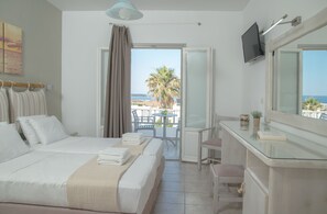 Superior Twin Room | In-room safe, free WiFi, bed sheets - Summer Shades (Paros)