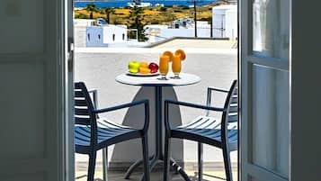 Maisonette street side | Pemandangan dari kamar