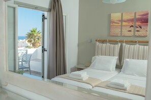 Superior Twin Room | In-room safe, free WiFi, bed sheets - Summer Shades (Paros)