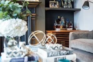 Interior detail - Luxurious Wandsworth Home Close to Putney Heath by Underthedoormat (London)