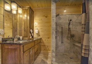Bathtub, jetted bath, hair dryer, towels - Luxury Smoky Mountain Cabin: Hot Tub, Game Room, Large Fit Pit & Stunning Views! (Sevierville)