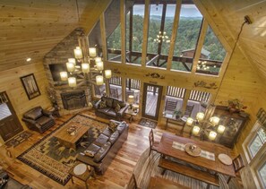 智能电视、壁炉、桌上足球