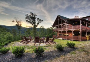 Property grounds - Luxury Smoky Mountain Cabin: Hot Tub, Game Room, Large Fit Pit & Stunning Views! (Sevierville)