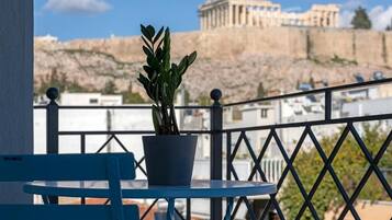 Family Suite with Balcony and Breathtaking View of the Acropolis | Minibar, in-room safe, desk, soundproofing