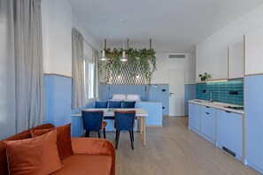 Studio Apartment with Balcony and View of the Acropolis | Minibar, in-room safe, desk, soundproofing - Acro Urban Suites (Athens)