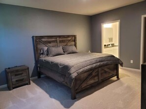 4 Schlafzimmer, Schreibtisch, Bügeleisen/Bügelbrett, WLAN
