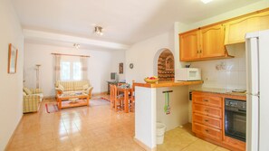 Refrigerador, microondas, horno, cafetera/tetera