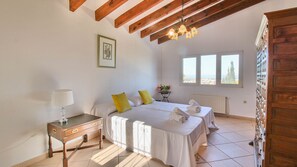 3 soverom, strykejern/-brett, wi-fi (inkludert) og sengetøy