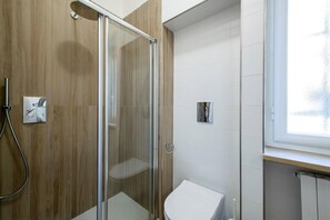 シャワー、ヘアドライヤー、ビデ