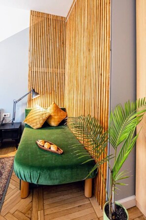 1 habitación, tabla de planchar con plancha, wifi gratis y ropa de cama