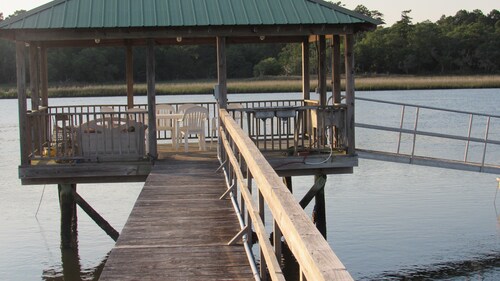 Bring the boat and water toys!Riverfront boatdock pool kayaks  gamerm 6/5bd/bath