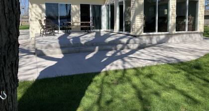 EAA Rental Available - Gorgeous Water Front Property - 25 min from EAA