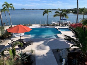 Piscina all'aperto, una piscina riscaldata