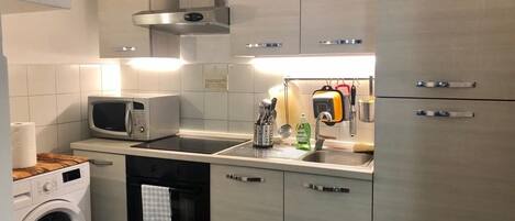 Familienapartment, 1 Schlafzimmer | Eigene Küche | Großer Kühlschrank, Mikrowelle, Ofen