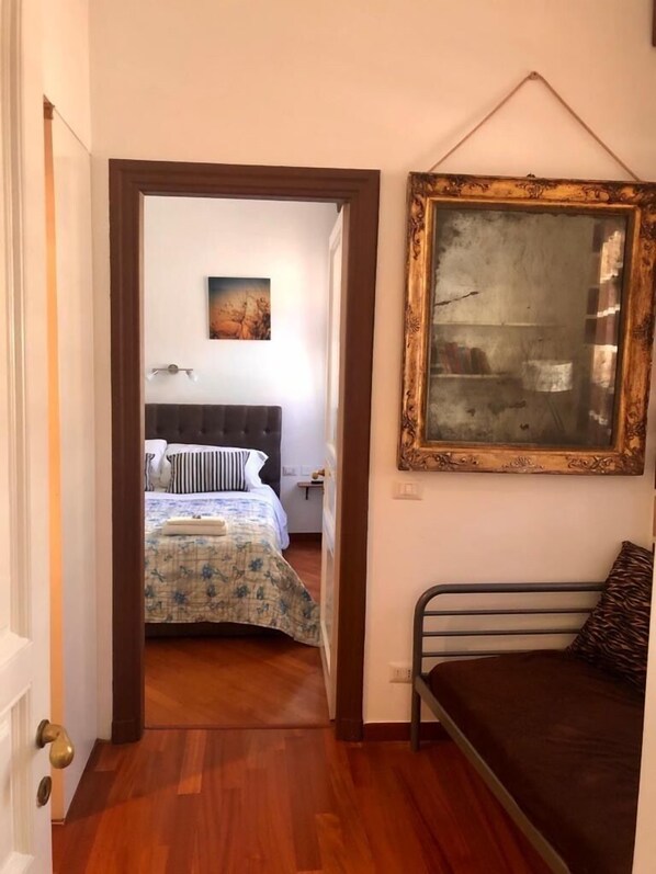 Interior - Rihanna Sweet Apartment (Rome)